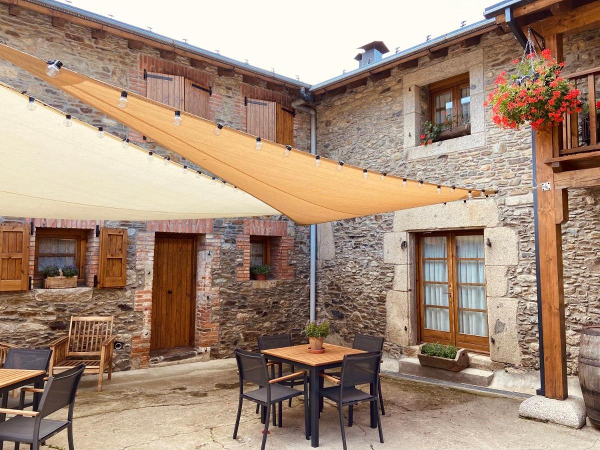 Aparthotel Les Corts Ливия Екстериор снимка
