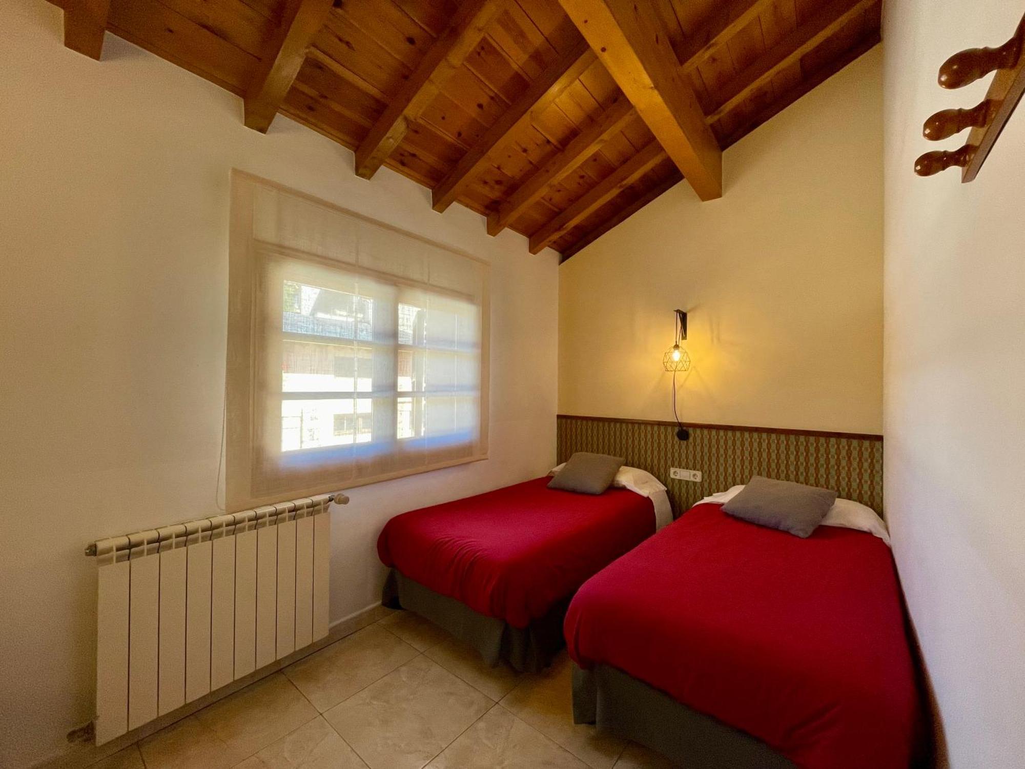Aparthotel Les Corts Ливия Екстериор снимка