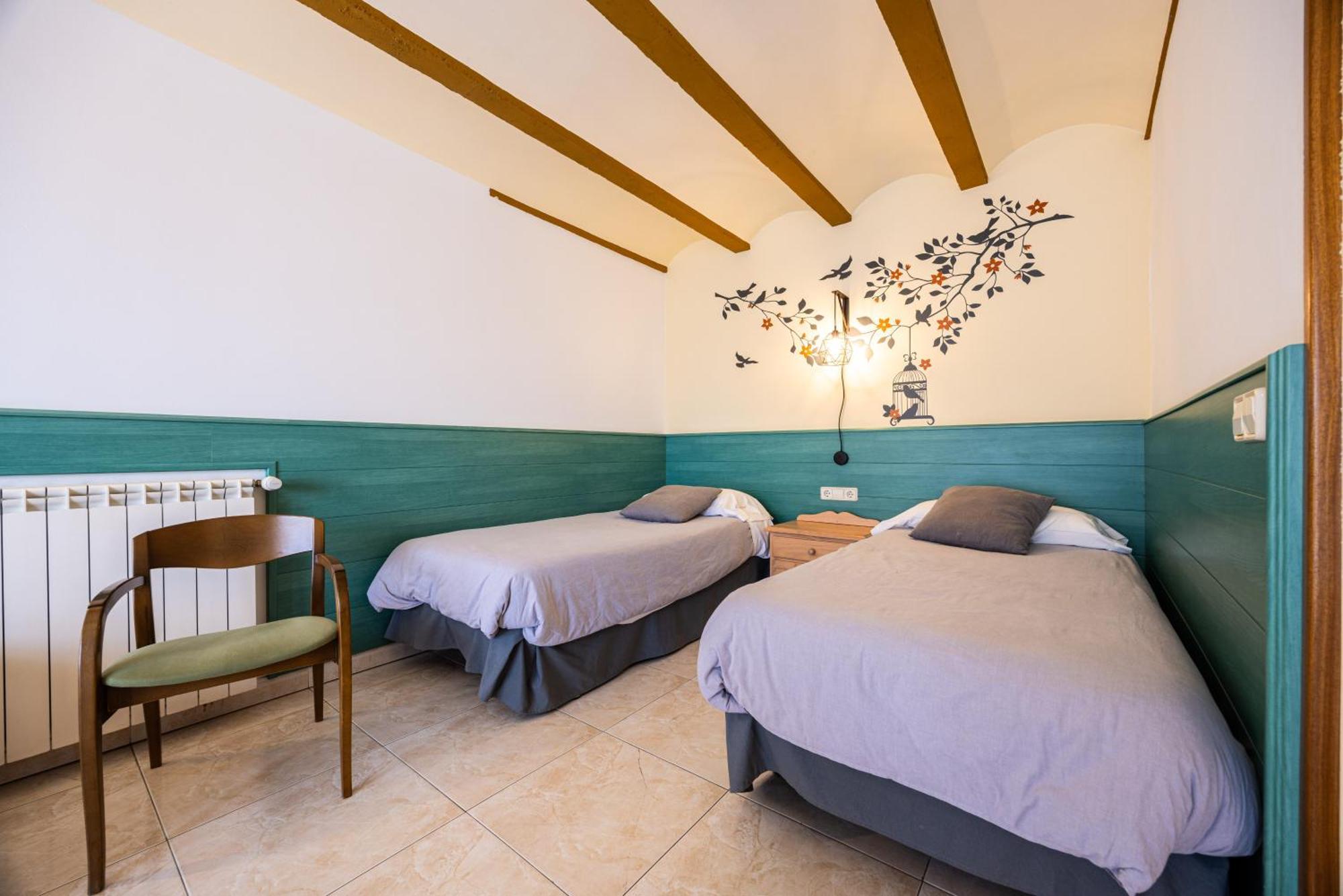 Aparthotel Les Corts Ливия Екстериор снимка