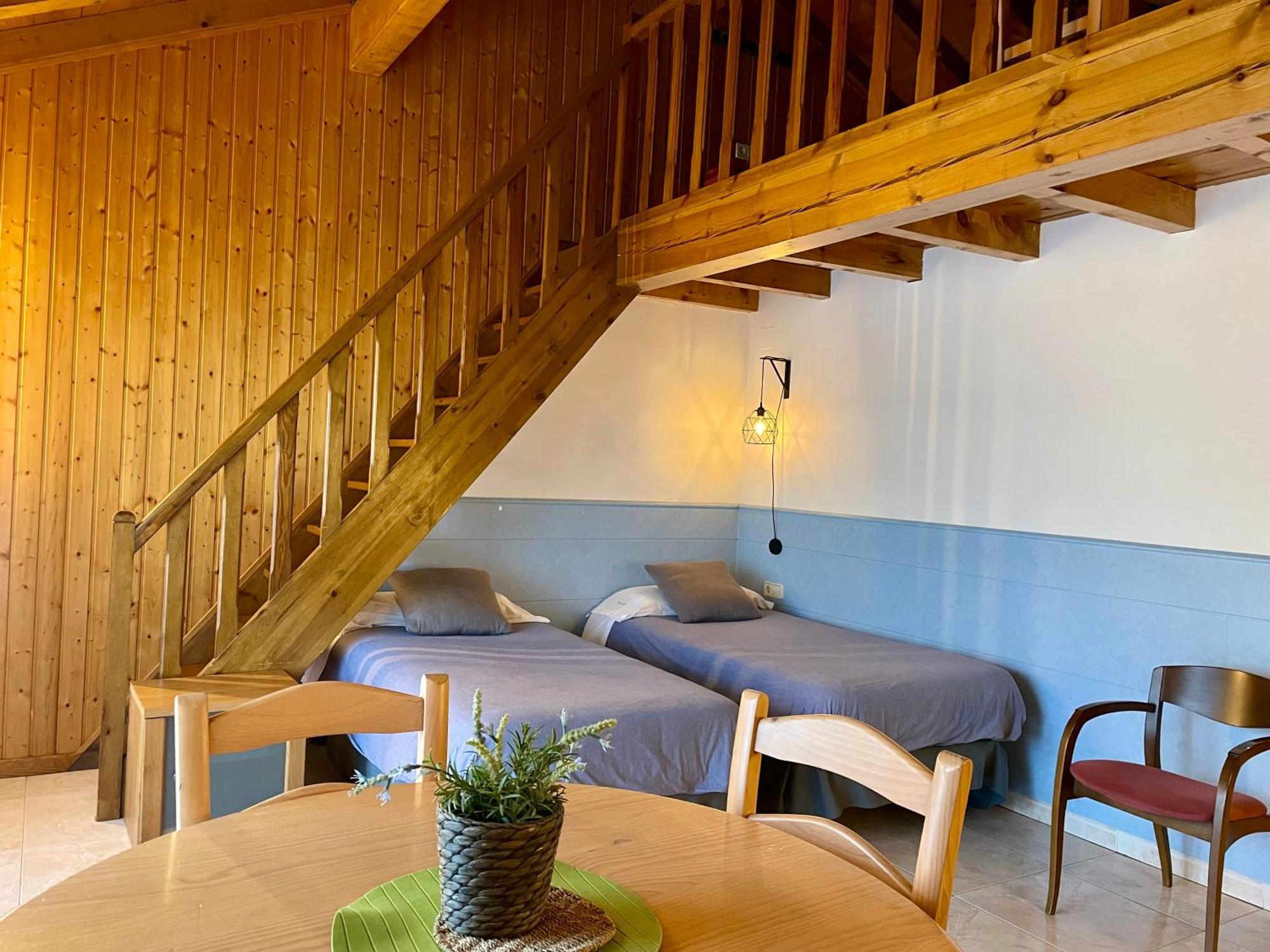 Aparthotel Les Corts Ливия Екстериор снимка