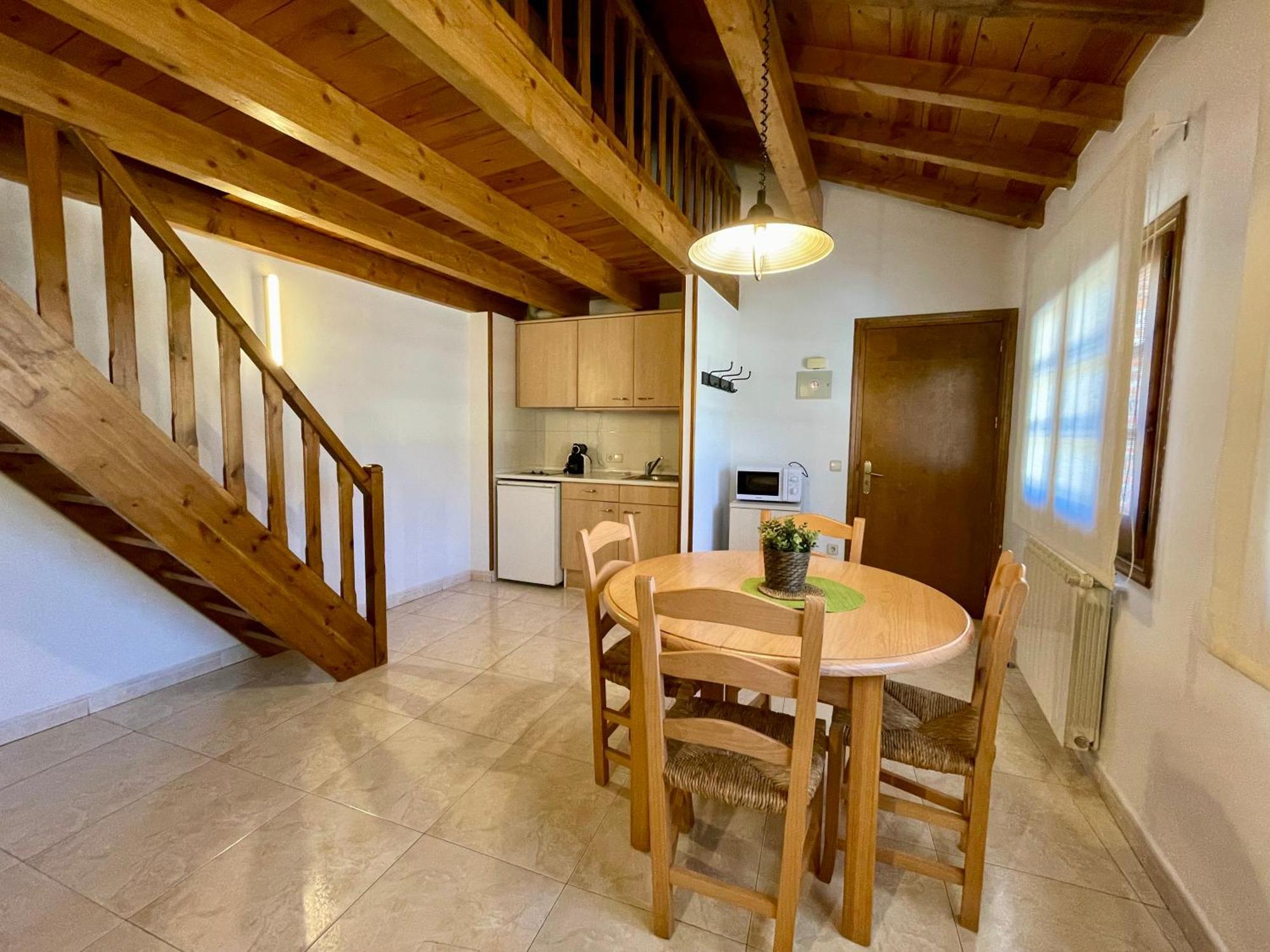 Aparthotel Les Corts Ливия Екстериор снимка